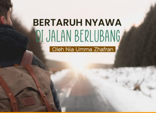 Bertaruh Nyawa di Jalan Berlubang